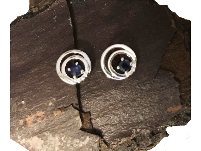 Loumya Gold | Boucles d'Oreilles | Or Blanc | Diamants | Saphir Loumya Gold | Boucles d'Oreilles | Or Blanc | Diamants | Saphir
