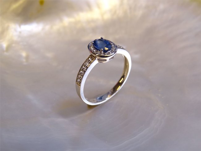 Loumya Gold | Bague | Or Blanc | Saphir | Oxyde de Zirconium Loumya Gold | Bague | Or Blanc | Saphir | Oxyde de Zirconium