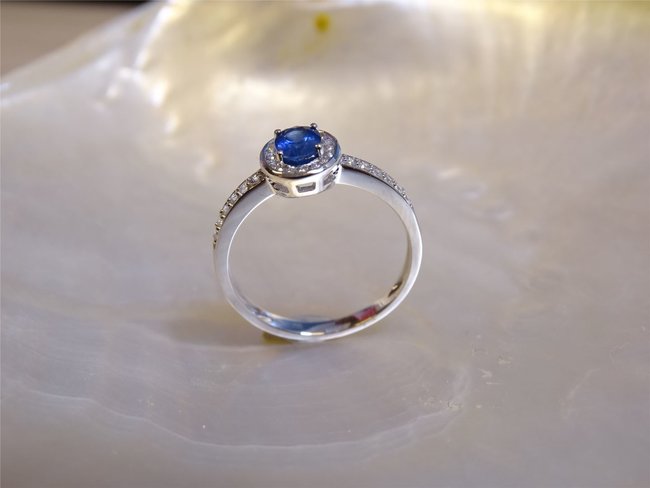 Loumya Gold | Bague | Or Blanc | Saphir | Oxyde de Zirconium Loumya Gold | Bague | Or Blanc | Saphir | Oxyde de Zirconium
