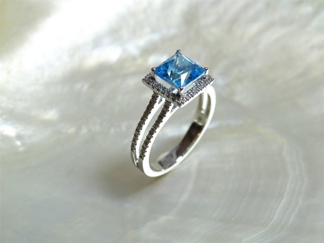 Emmilou | Bague | Or Blanc | Diamants | Topaze Bleue Emmilou | Bague | Or Blanc | Diamants | Topaze Bleue