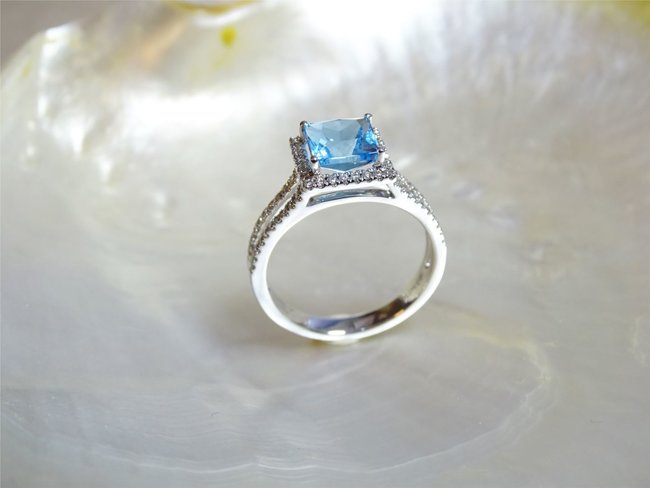 Emmilou | Bague | Or Blanc | Diamants | Topaze Bleue Emmilou | Bague | Or Blanc | Diamants | Topaze Bleue